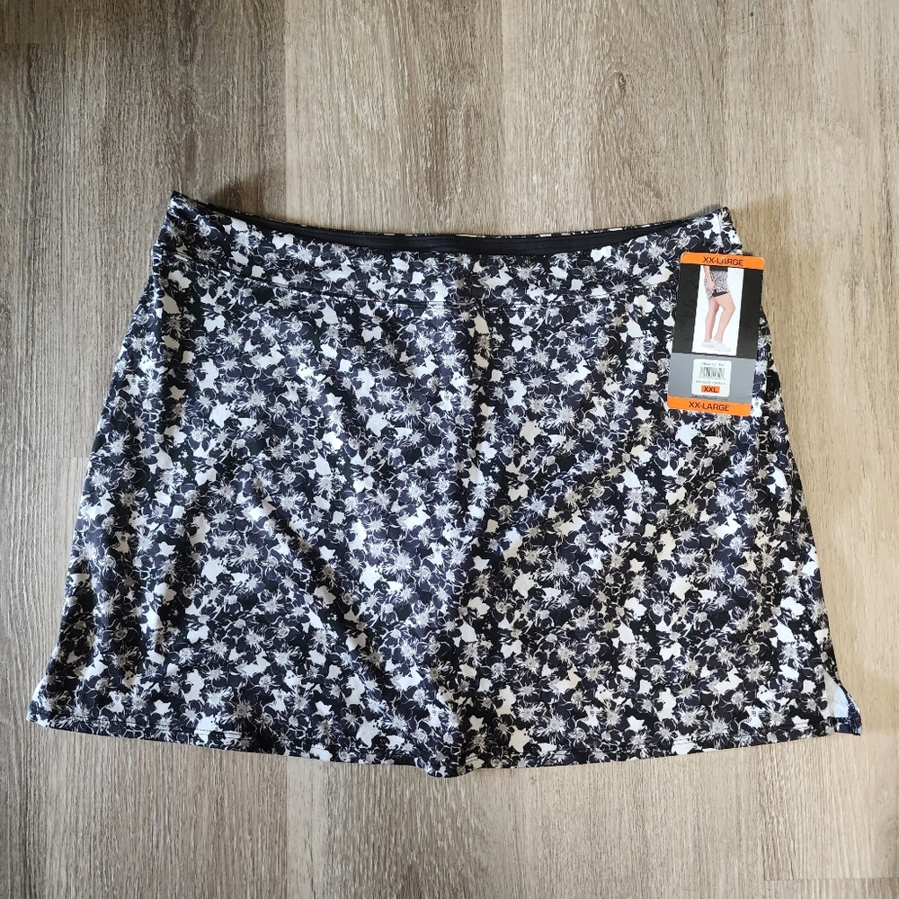 NWT Tranquility Black and White Floral Skort Size XXL